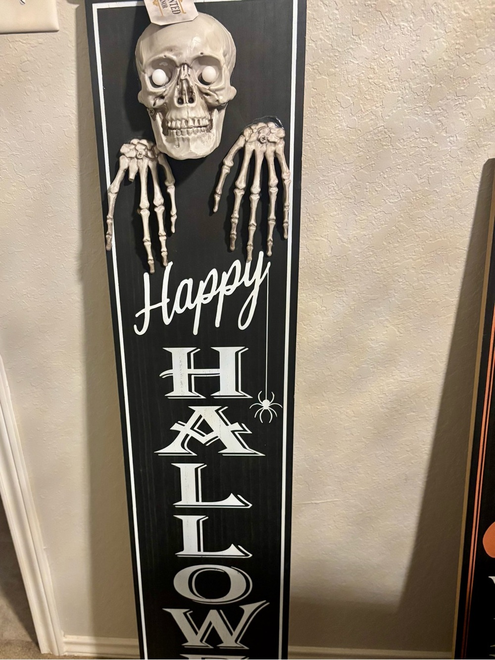 Halloween Skeleton 💀☠️porch sign. Eyes light up w/battery. NWT!  🧡🖤🧡